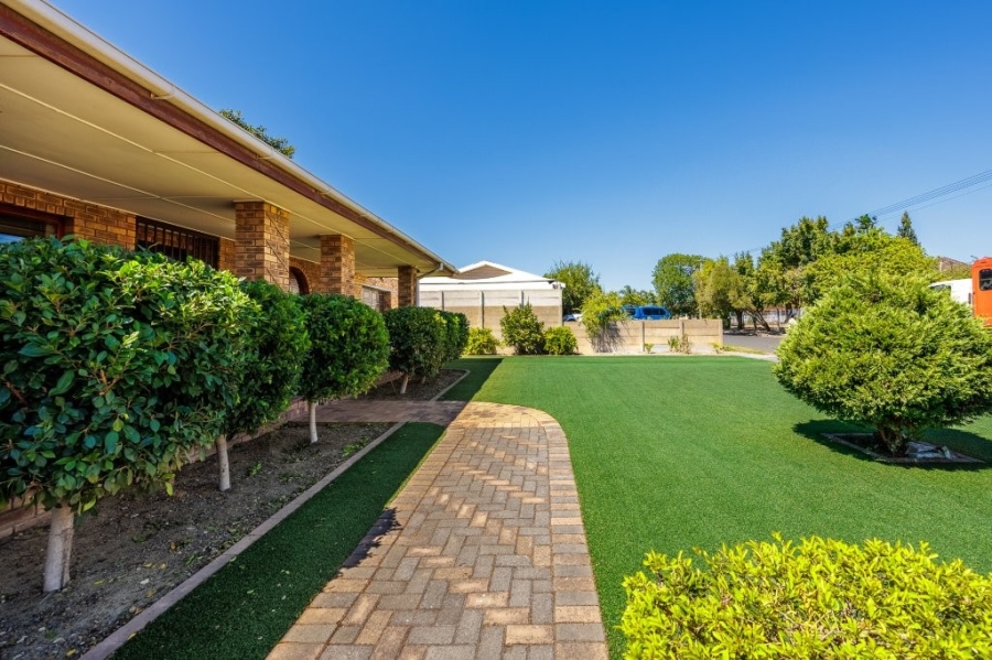 4 Bedroom Property for Sale in Soneike Western Cape